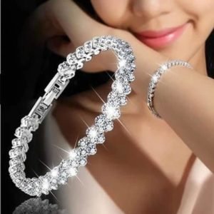 New Fashion Roman Style Woman Bracelet Wristband Crystal Bracelets Gifts Jewelry Accessories Fantastic Wristlet Trinket Pendant